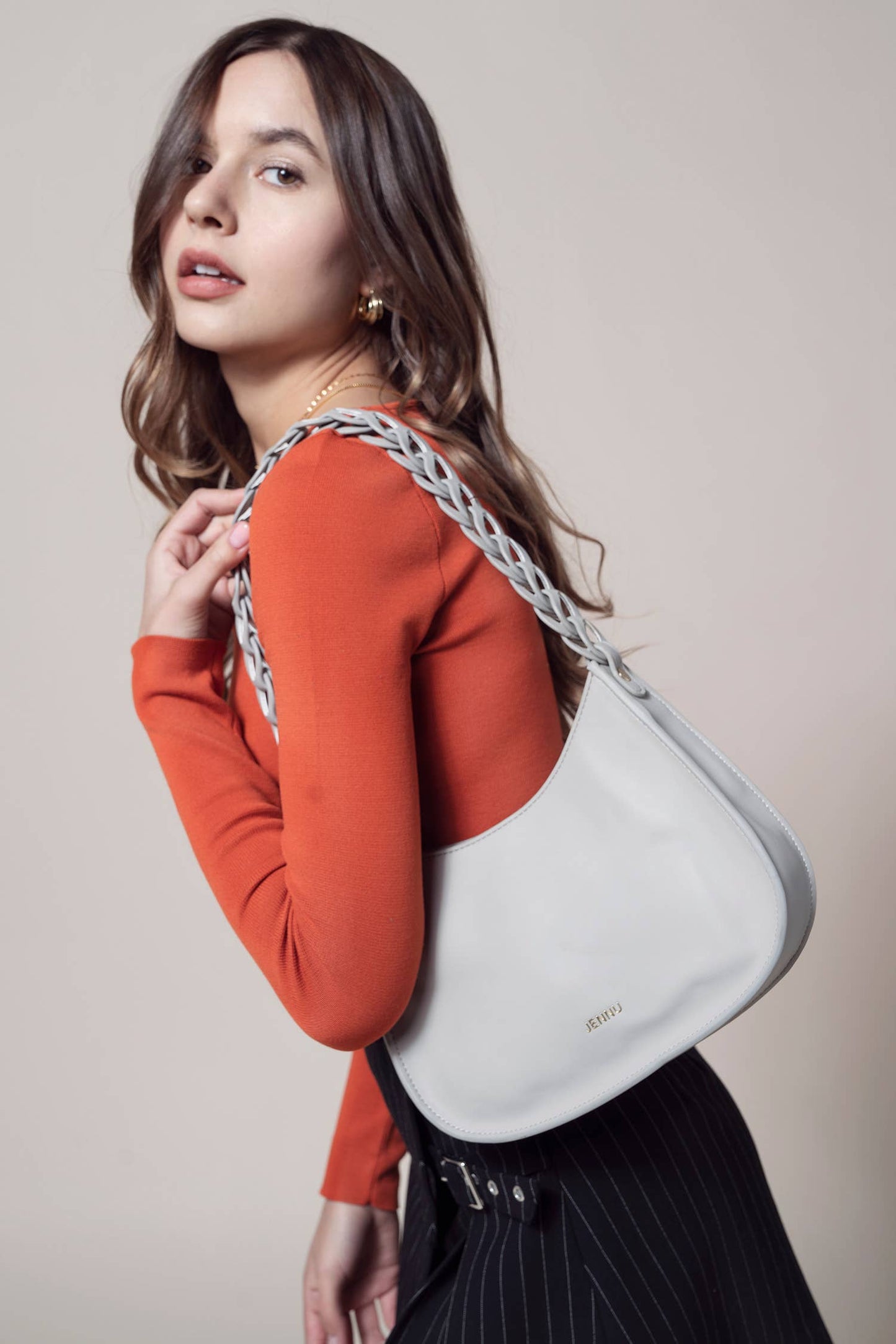Petra Curved Chain Shoulder Bag: Light Grey